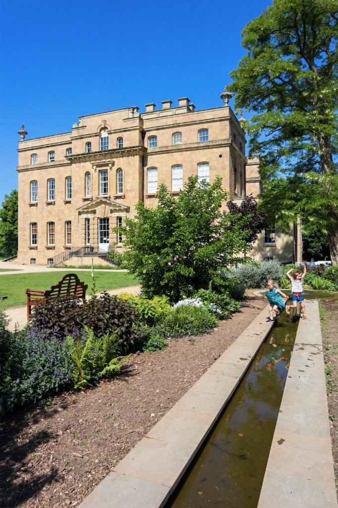 walks in Bristol: Kings Weston Estate mansion house and fountain