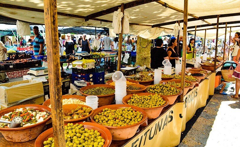 Holidays in Mallorca with a baby: market day