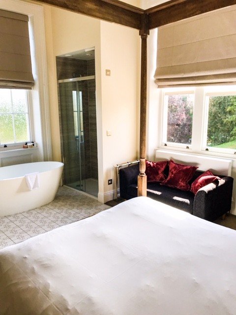 Cotswold Grange Hotel bedroom with bath