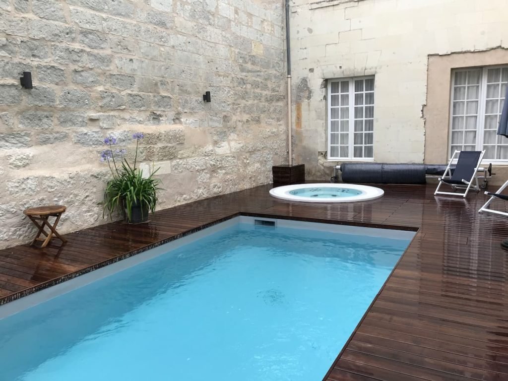 Swimming pool and hot tub Hotel Anne d'Anjou Saumur