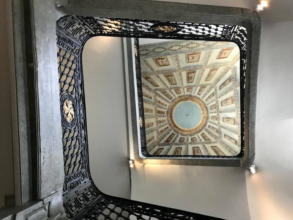 Trompe l'oeil staircase hotel anne d'anjou France