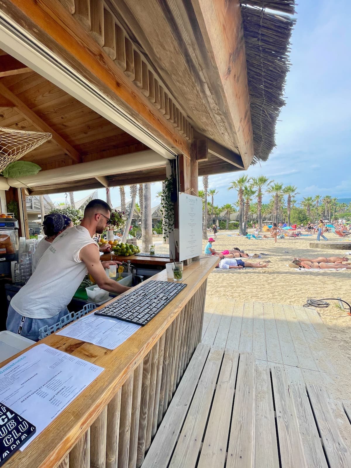 Beach bar and restaurant, Prairies de la Mer Port Grimaud