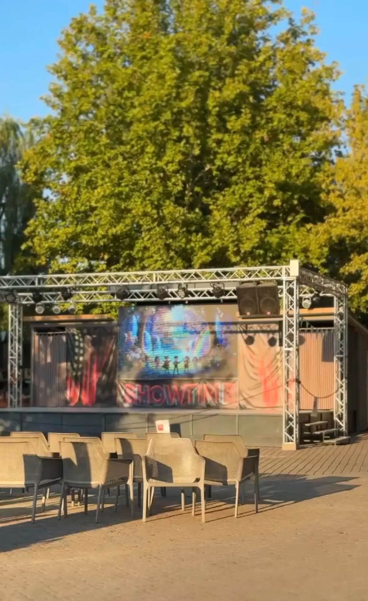 Eurocamp hu altomincio entertainment stage italy lake garda
