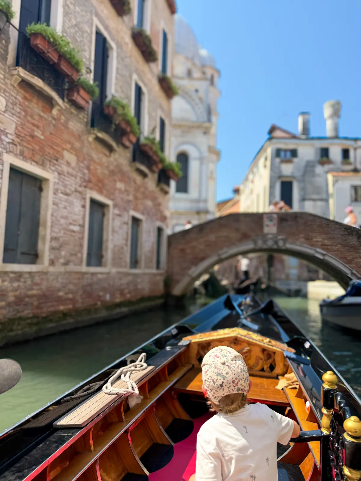 Venice gondola italy with kids day trip hu altomincio peschiera del garda
