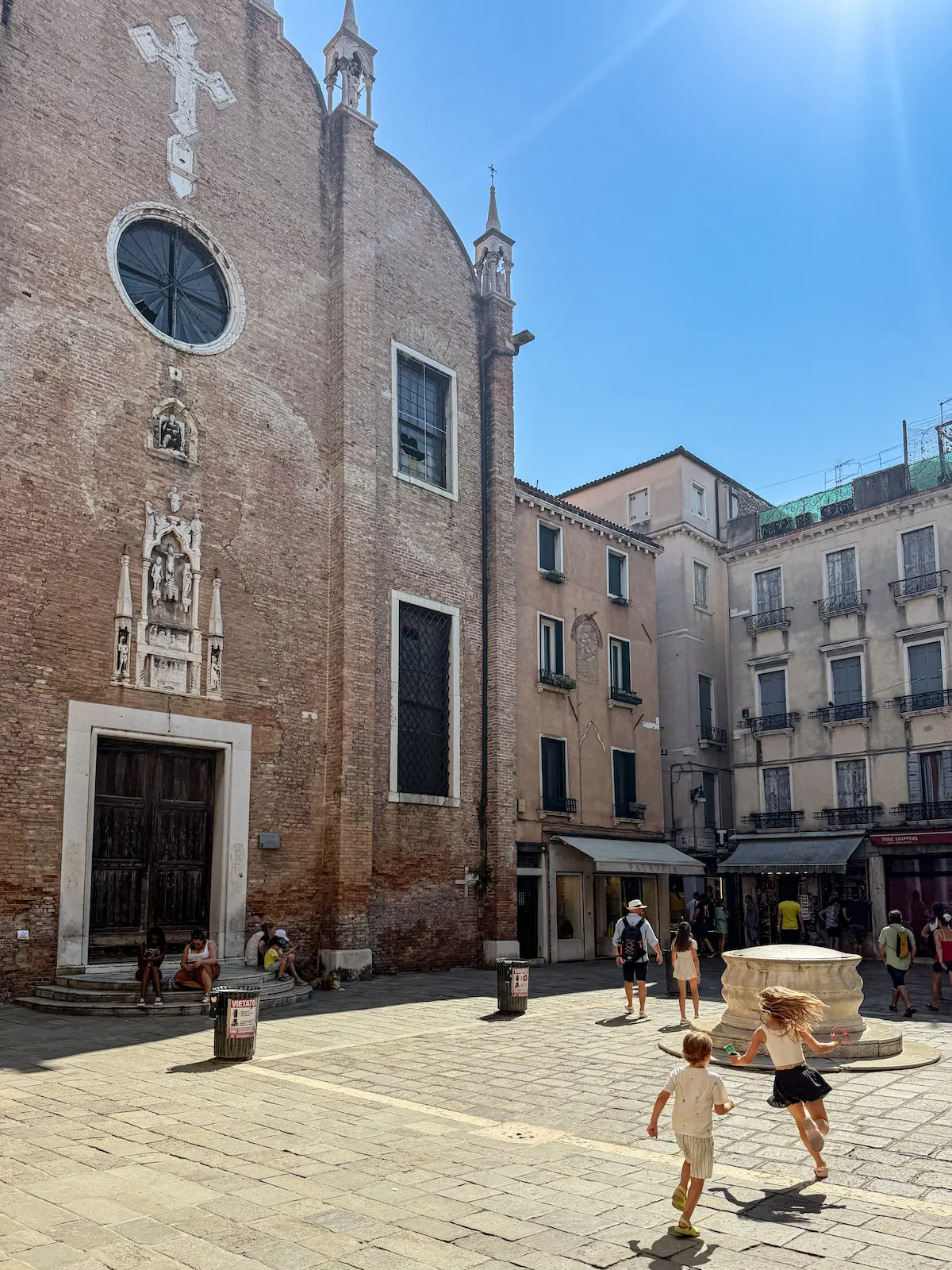 Venice square italy with kids day trip hu altomincio peschiera del garda
