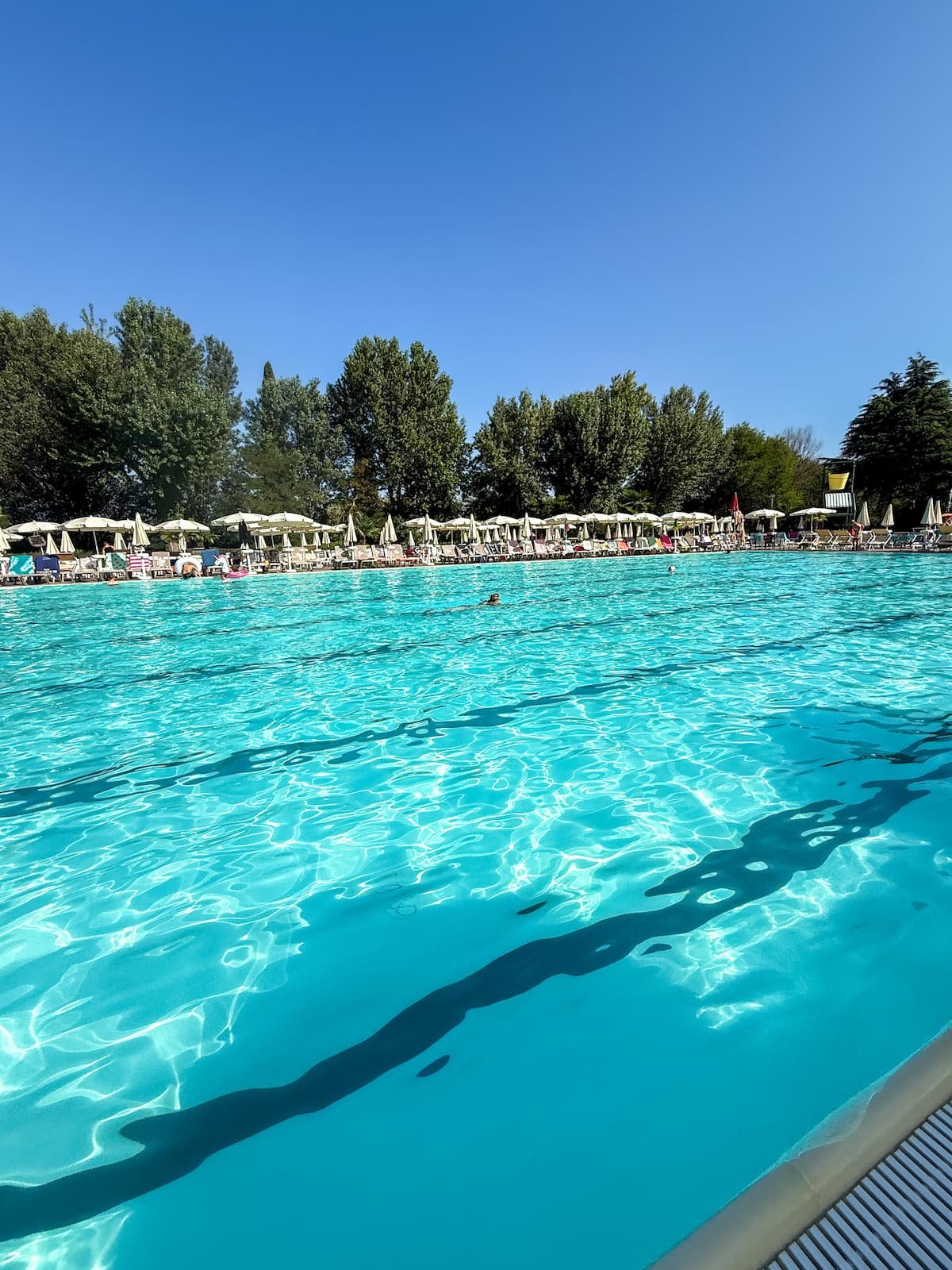 Hu Altomincio Village Olympic swimming pool Eurocamp Lake Garda
review Peschiera del Garda