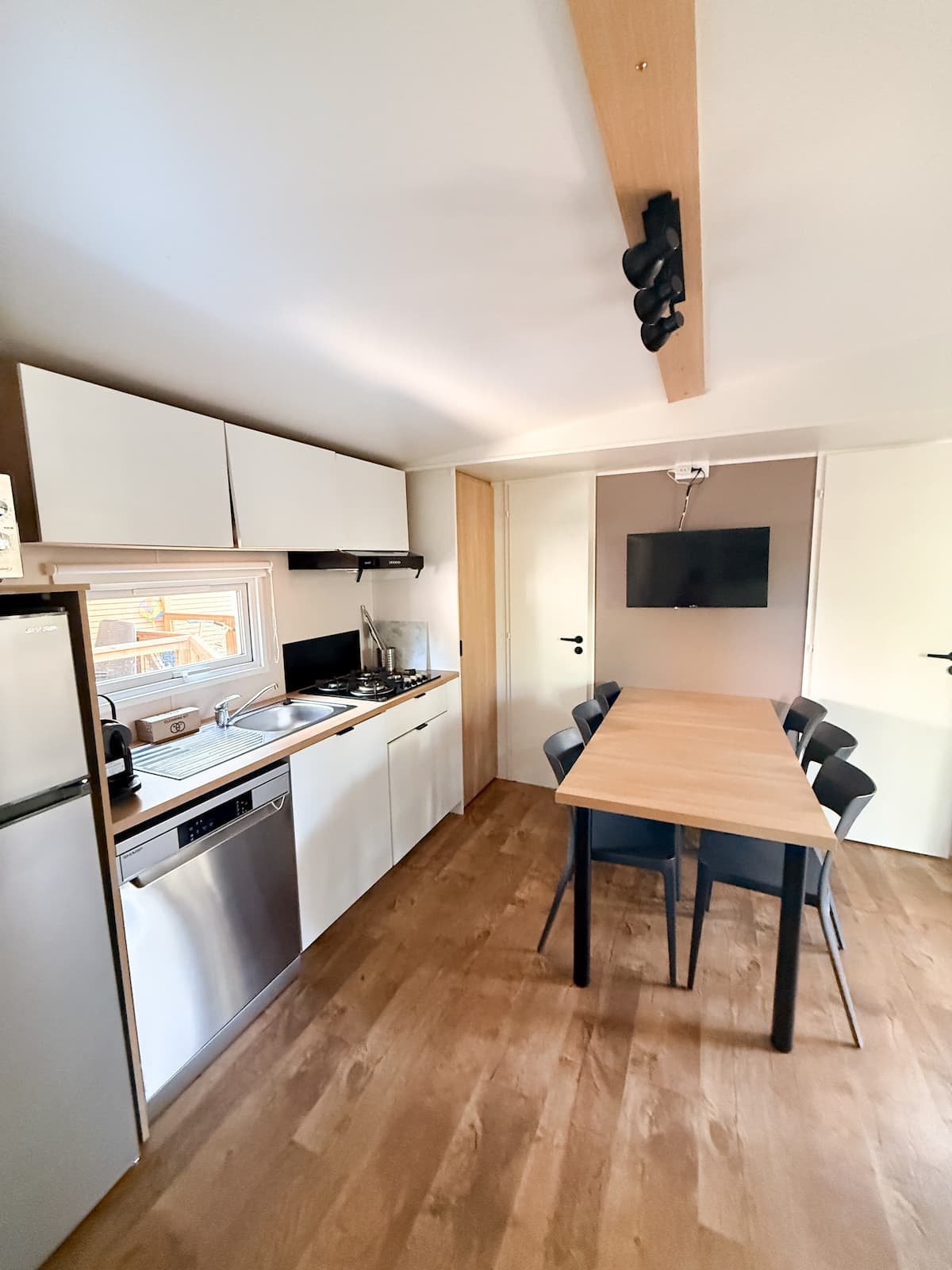 Eurocamp Le Serignan Plage holiday home kitchen