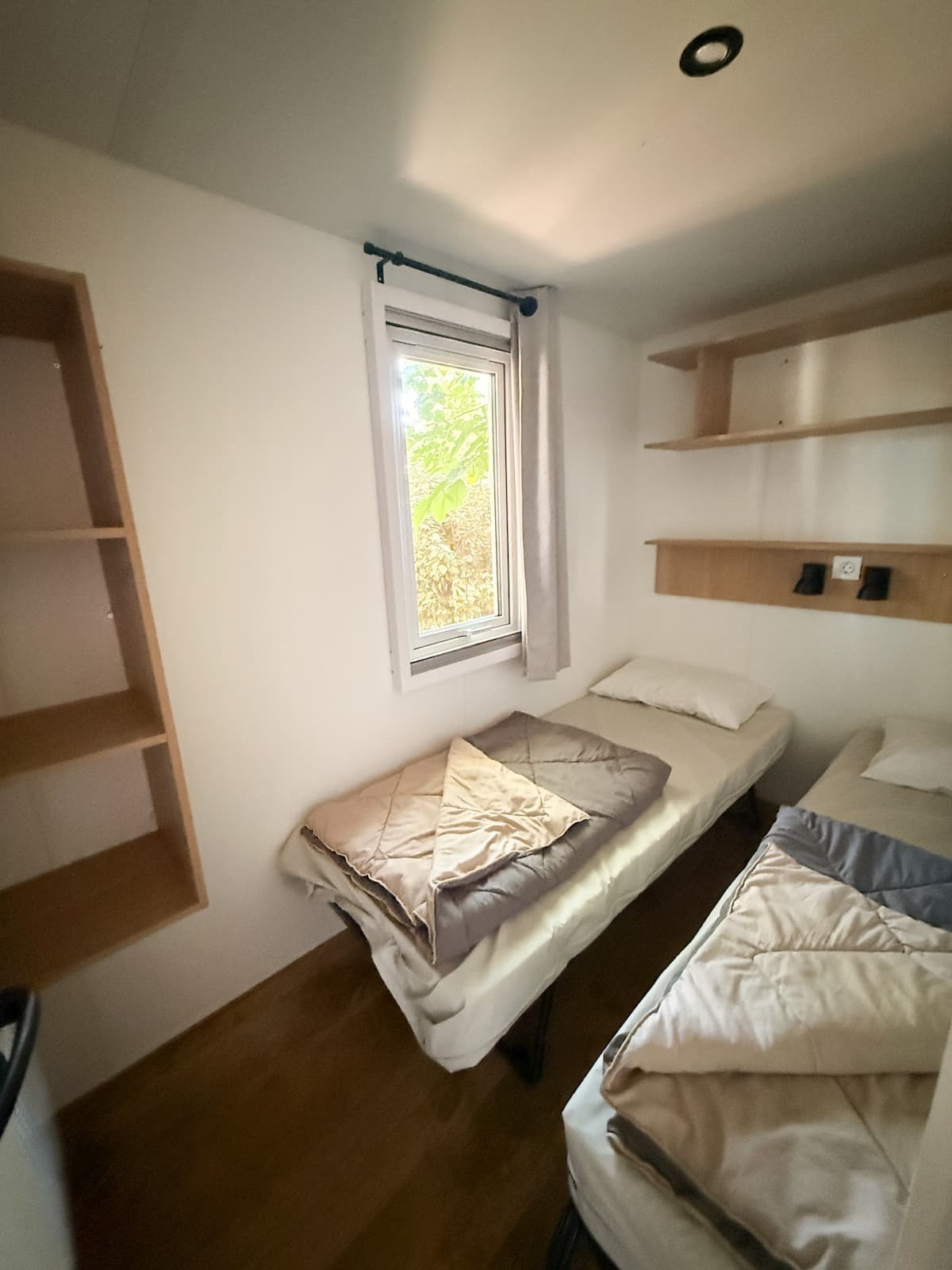 Eurocamp Le Serignan Plage holiday home bedroom review