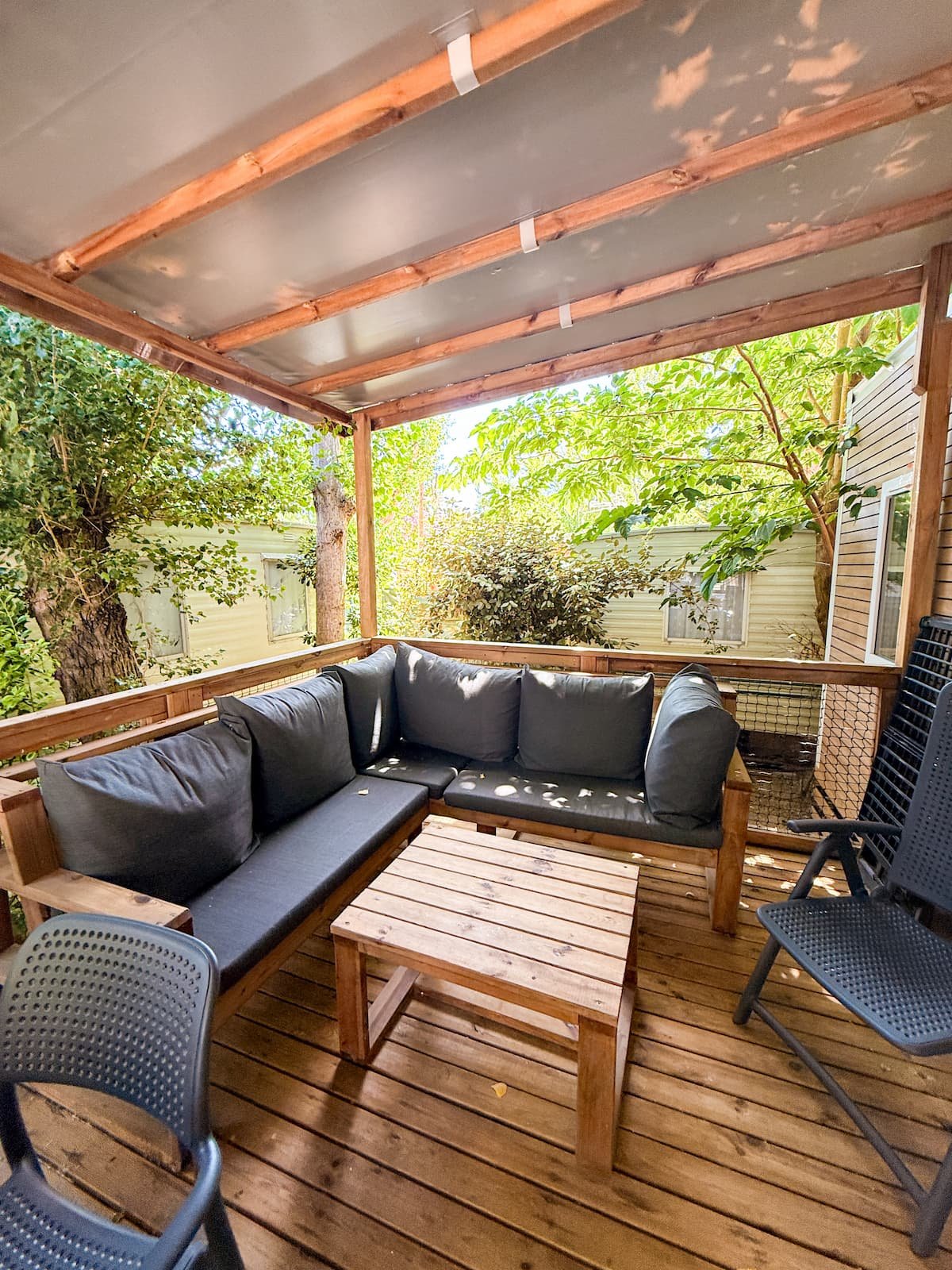 Le Serignan Plage Eurocamp Accommodation review - outdoor holiday home decking France