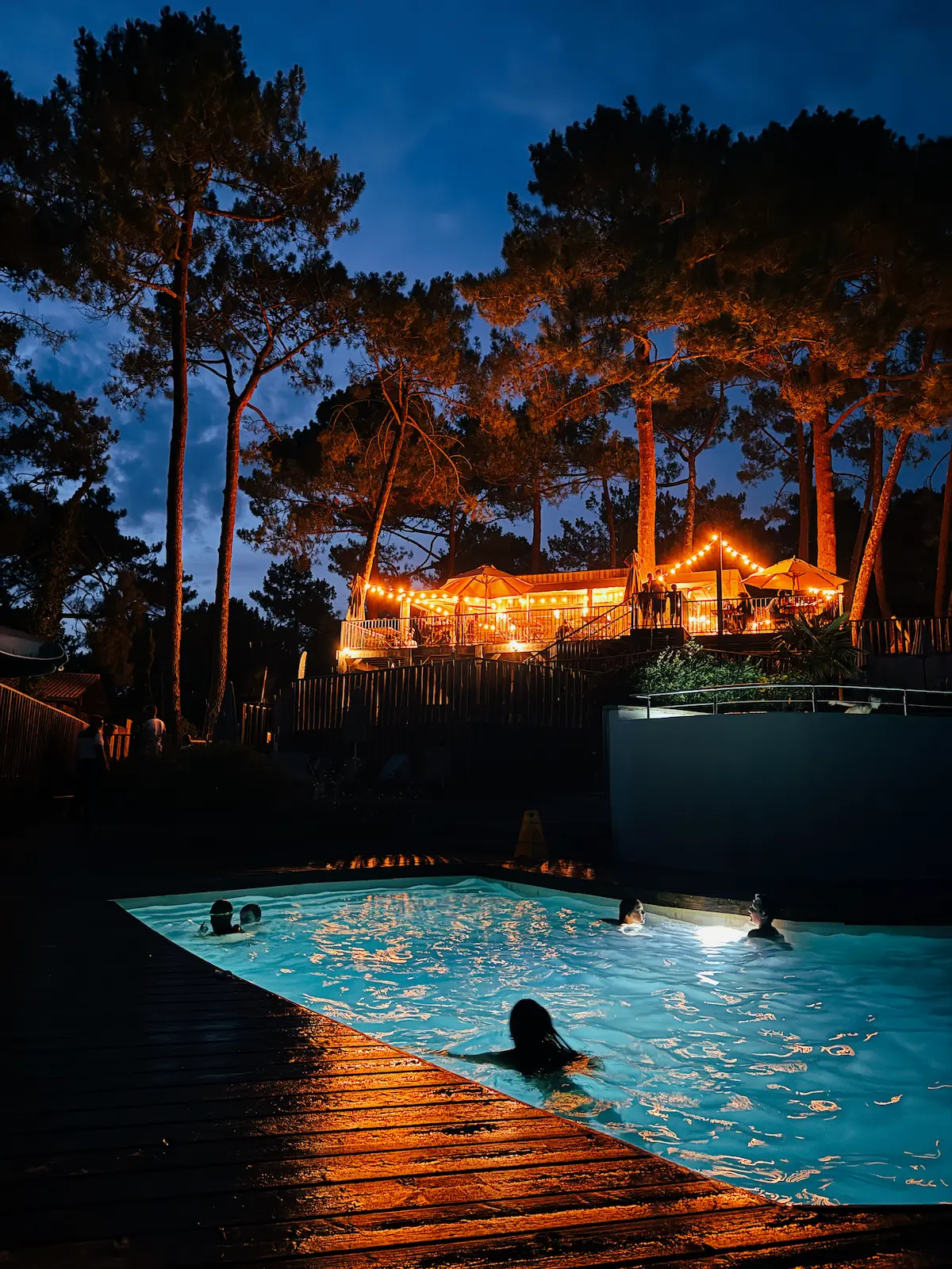 Huttopia Arcachon swimming pool at night