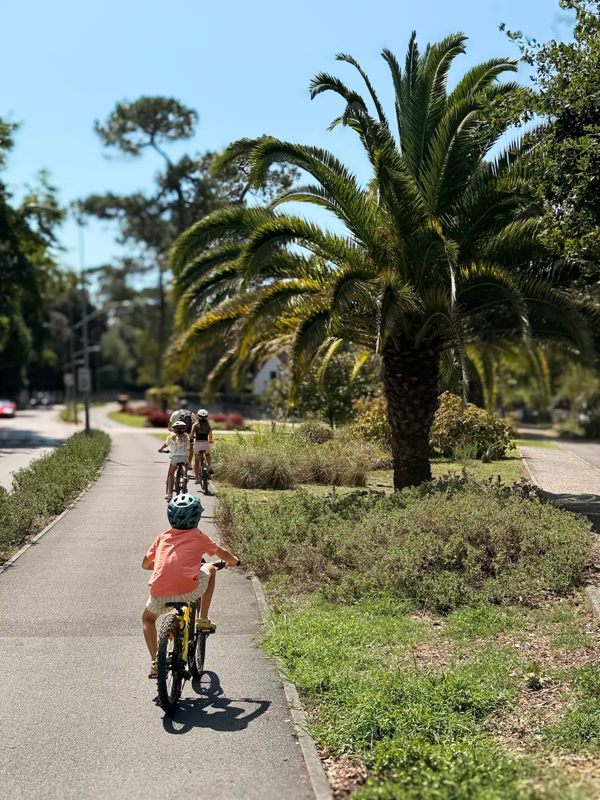 Moulleau village cycling huttopia arcachon to dune du pilat France