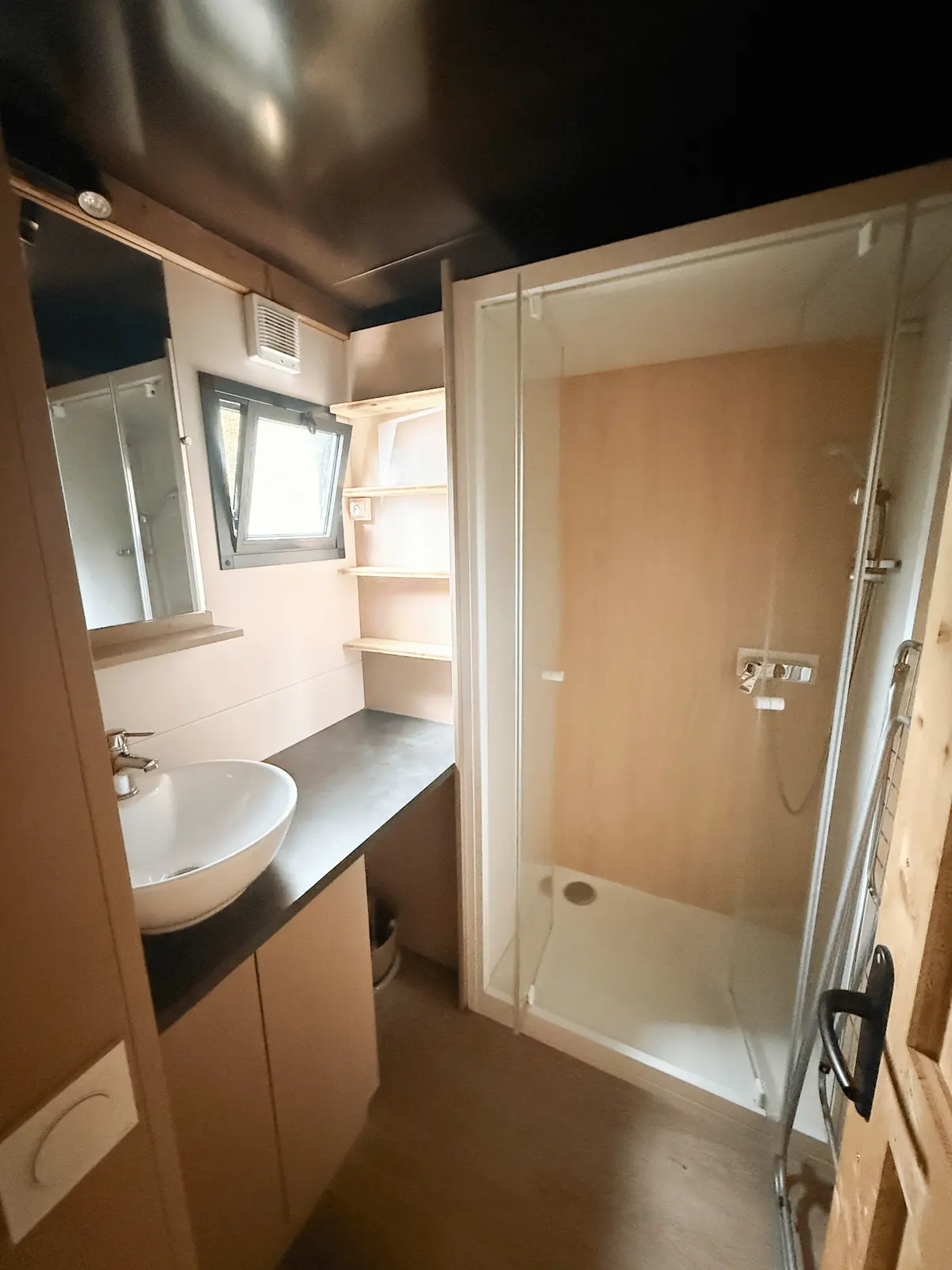 Huttopia Arcachon bathroom